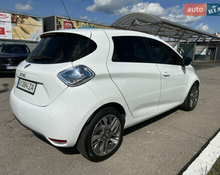 Белый Рено Зое, объемом двигателя 0 л и пробегом 95 тыс. км за 10000 $, фото 4 на Automoto.ua