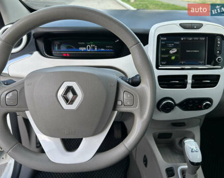 Белый Рено Зое, объемом двигателя 0 л и пробегом 95 тыс. км за 10000 $, фото 18 на Automoto.ua