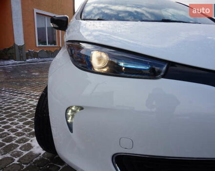Белый Рено Зое, объемом двигателя 0 л и пробегом 26 тыс. км за 9555 $, фото 21 на Automoto.ua