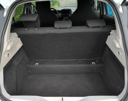 Белый Рено Зое, объемом двигателя 0 л и пробегом 176 тыс. км за 10500 $, фото 6 на Automoto.ua