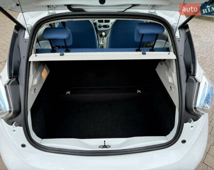 Белый Рено Зое, объемом двигателя 0 л и пробегом 106 тыс. км за 8100 $, фото 11 на Automoto.ua