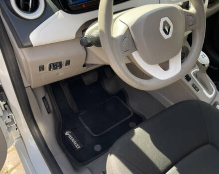 Белый Рено Зое, объемом двигателя 0 л и пробегом 85 тыс. км за 9900 $, фото 7 на Automoto.ua