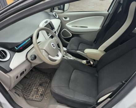 Белый Рено Зое, объемом двигателя 0 л и пробегом 152 тыс. км за 8400 $, фото 5 на Automoto.ua