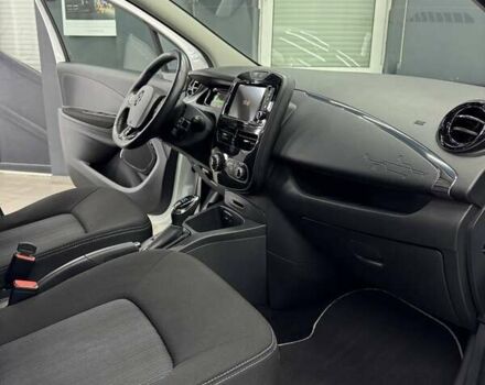 Белый Рено Зое, объемом двигателя 0 л и пробегом 115 тыс. км за 9950 $, фото 31 на Automoto.ua