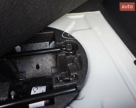 Белый Рено Зое, объемом двигателя 0 л и пробегом 26 тыс. км за 9555 $, фото 48 на Automoto.ua