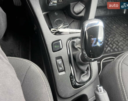 Белый Рено Зое, объемом двигателя 0 л и пробегом 129 тыс. км за 8750 $, фото 15 на Automoto.ua