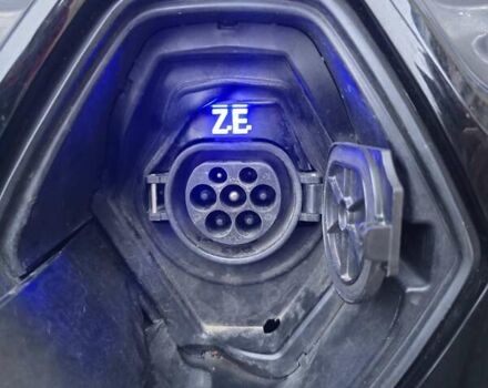 Белый Рено Зое, объемом двигателя 0 л и пробегом 61 тыс. км за 10500 $, фото 9 на Automoto.ua