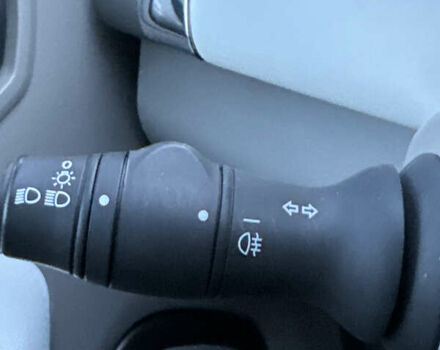 Білий Рено Зое, об'ємом двигуна 0 л та пробігом 43 тис. км за 9995 $, фото 83 на Automoto.ua