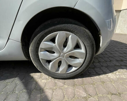 Белый Рено Зое, объемом двигателя 0 л и пробегом 85 тыс. км за 9900 $, фото 15 на Automoto.ua