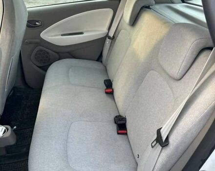 Белый Рено Зое, объемом двигателя 0 л и пробегом 75 тыс. км за 9250 $, фото 26 на Automoto.ua