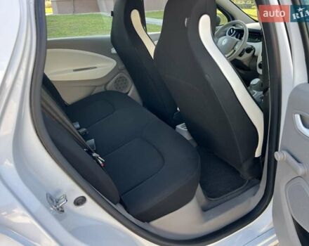 Белый Рено Зое, объемом двигателя 0 л и пробегом 110 тыс. км за 8450 $, фото 16 на Automoto.ua