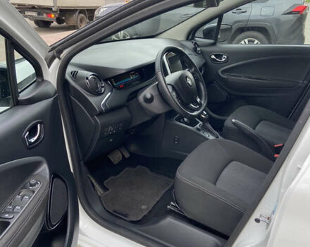 Белый Рено Зое, объемом двигателя 0 л и пробегом 71 тыс. км за 9500 $, фото 7 на Automoto.ua