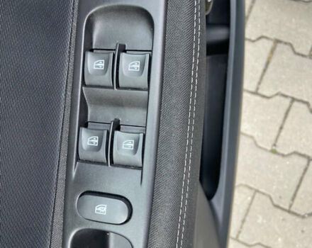 Белый Рено Зое, объемом двигателя 0 л и пробегом 71 тыс. км за 9500 $, фото 15 на Automoto.ua