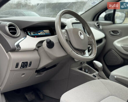 Белый Рено Зое, объемом двигателя 0 л и пробегом 126 тыс. км за 8800 $, фото 16 на Automoto.ua