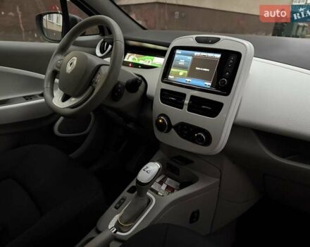Белый Рено Зое, объемом двигателя 0 л и пробегом 95 тыс. км за 8900 $, фото 13 на Automoto.ua