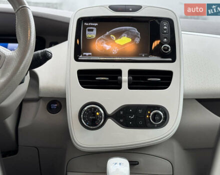 Белый Рено Зое, объемом двигателя 0 л и пробегом 126 тыс. км за 8800 $, фото 18 на Automoto.ua