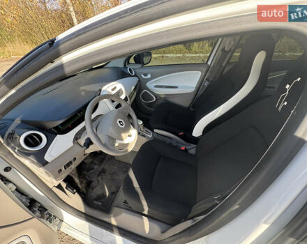 Белый Рено Зое, объемом двигателя 0 л и пробегом 99 тыс. км за 8100 $, фото 4 на Automoto.ua