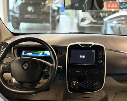 Білий Рено Зое, об'ємом двигуна 0 л та пробігом 121 тис. км за 7300 $, фото 23 на Automoto.ua