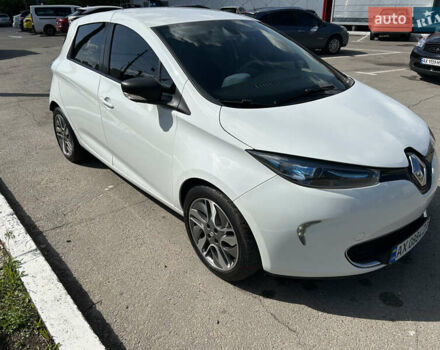 Белый Рено Зое, объемом двигателя 0 л и пробегом 95 тыс. км за 10000 $, фото 5 на Automoto.ua