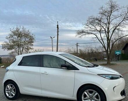 Белый Рено Зое, объемом двигателя 0 л и пробегом 75 тыс. км за 9250 $, фото 2 на Automoto.ua