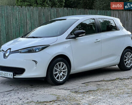 Белый Рено Зое, объемом двигателя 0 л и пробегом 155 тыс. км за 6999 $, фото 2 на Automoto.ua