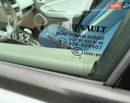 Белый Рено Зое, объемом двигателя 0 л и пробегом 106 тыс. км за 8100 $, фото 6 на Automoto.ua