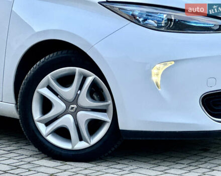 Белый Рено Зое, объемом двигателя 0 л и пробегом 43 тыс. км за 9399 $, фото 16 на Automoto.ua