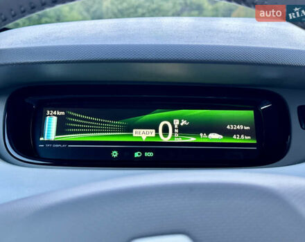 Белый Рено Зое, объемом двигателя 0 л и пробегом 43 тыс. км за 9399 $, фото 6 на Automoto.ua