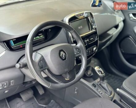 Белый Рено Зое, объемом двигателя 0 л и пробегом 92 тыс. км за 9990 $, фото 13 на Automoto.ua