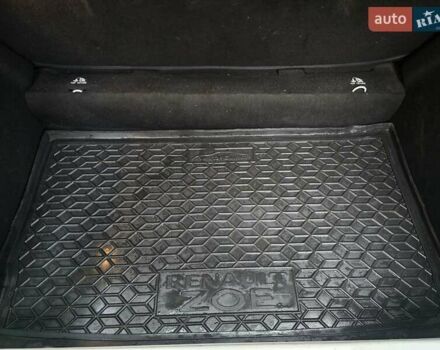 Белый Рено Зое, объемом двигателя 0 л и пробегом 61 тыс. км за 10500 $, фото 16 на Automoto.ua