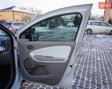Белый Рено Зое, объемом двигателя 0 л и пробегом 26 тыс. км за 9555 $, фото 35 на Automoto.ua