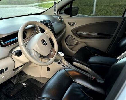 Белый Рено Зое, объемом двигателя 0 л и пробегом 127 тыс. км за 9800 $, фото 13 на Automoto.ua