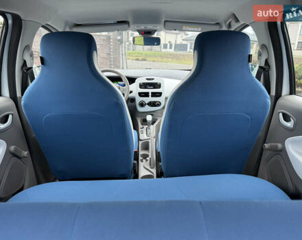 Белый Рено Зое, объемом двигателя 0 л и пробегом 106 тыс. км за 8100 $, фото 12 на Automoto.ua