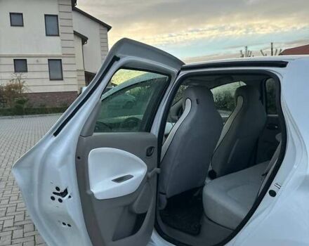 Белый Рено Зое, объемом двигателя 0 л и пробегом 75 тыс. км за 9250 $, фото 27 на Automoto.ua