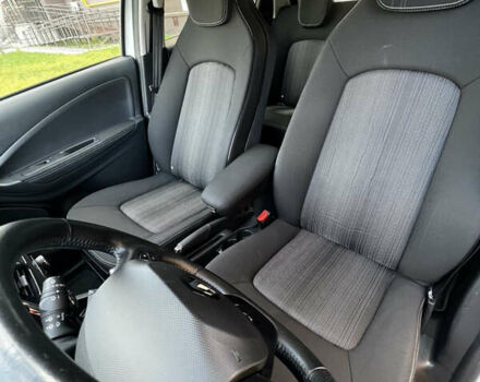 Белый Рено Зое, объемом двигателя 0 л и пробегом 146 тыс. км за 10500 $, фото 38 на Automoto.ua