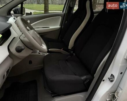Белый Рено Зое, объемом двигателя 0 л и пробегом 95 тыс. км за 8900 $, фото 1 на Automoto.ua