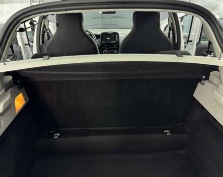 Белый Рено Зое, объемом двигателя 0 л и пробегом 115 тыс. км за 9950 $, фото 27 на Automoto.ua
