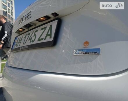 Білий Рено Зое, об'ємом двигуна 0 л та пробігом 140 тис. км за 11900 $, фото 9 на Automoto.ua