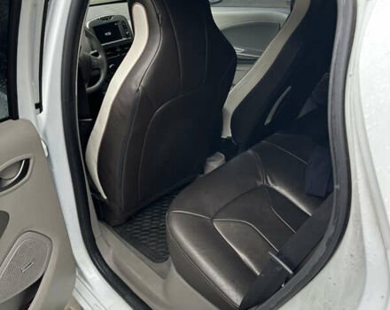 Белый Рено Зое, объемом двигателя 0 л и пробегом 131 тыс. км за 9650 $, фото 17 на Automoto.ua