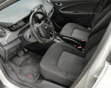 Белый Рено Зое, объемом двигателя 0 л и пробегом 176 тыс. км за 10500 $, фото 7 на Automoto.ua