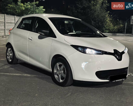 Белый Рено Зое, объемом двигателя 0 л и пробегом 108 тыс. км за 9250 $, фото 31 на Automoto.ua