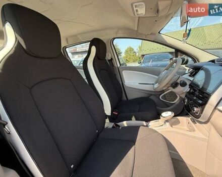 Белый Рено Зое, объемом двигателя 0 л и пробегом 93 тыс. км за 9799 $, фото 21 на Automoto.ua