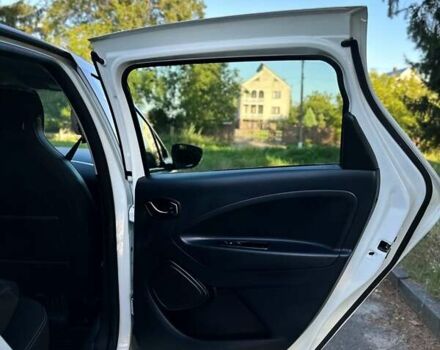 Белый Рено Зое, объемом двигателя 0 л и пробегом 102 тыс. км за 7900 $, фото 15 на Automoto.ua