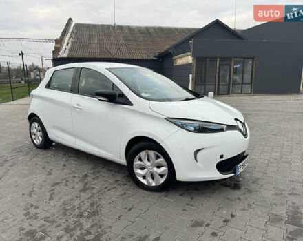 Белый Рено Зое, объемом двигателя 0 л и пробегом 63 тыс. км за 9200 $, фото 4 на Automoto.ua