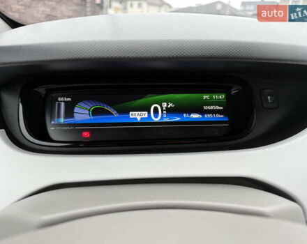 Белый Рено Зое, объемом двигателя 0 л и пробегом 106 тыс. км за 8100 $, фото 19 на Automoto.ua