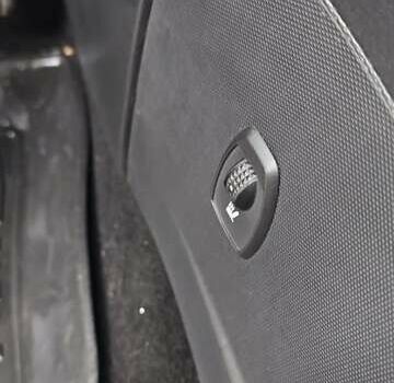 Белый Рено Зое, объемом двигателя 0 л и пробегом 92 тыс. км за 10000 $, фото 3 на Automoto.ua