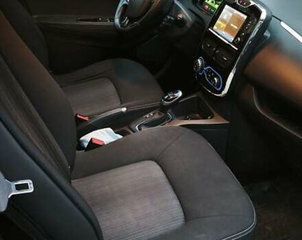 Белый Рено Зое, объемом двигателя 0 л и пробегом 205 тыс. км за 8000 $, фото 4 на Automoto.ua