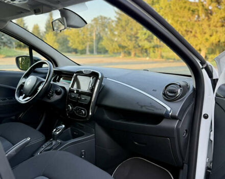 Белый Рено Зое, объемом двигателя 0 л и пробегом 121 тыс. км за 9499 $, фото 54 на Automoto.ua