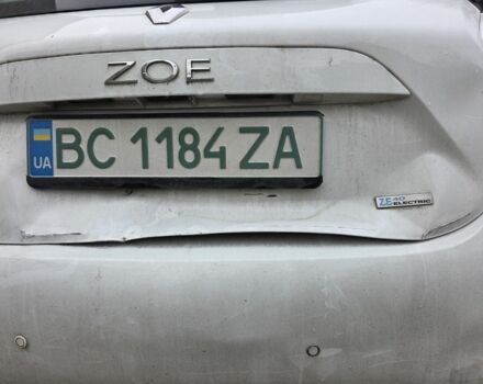 Белый Рено Зое, объемом двигателя 0 л и пробегом 152 тыс. км за 8400 $, фото 16 на Automoto.ua