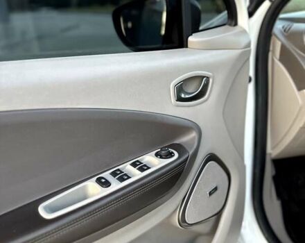 Белый Рено Зое, объемом двигателя 0 л и пробегом 127 тыс. км за 9800 $, фото 20 на Automoto.ua